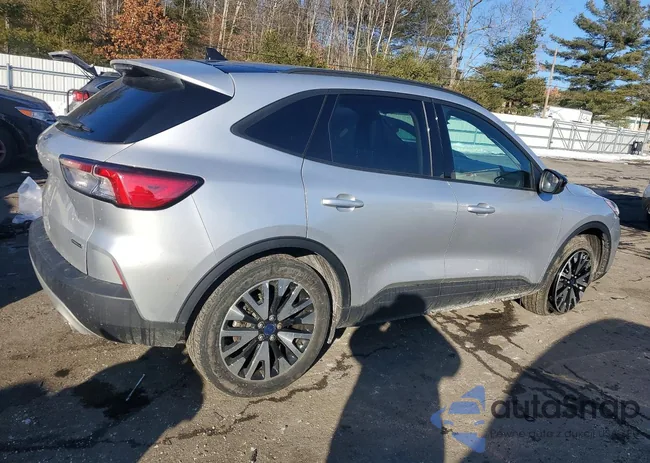 1FMCU9BZ5LUC45323: 75657665