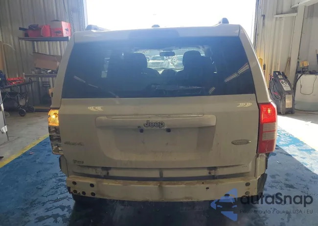 1C4NJRFB8GD596199: 75632165