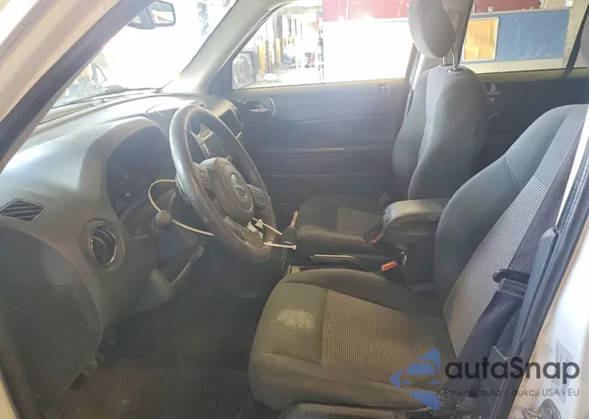 1C4NJRFB8GD596199: 75632165