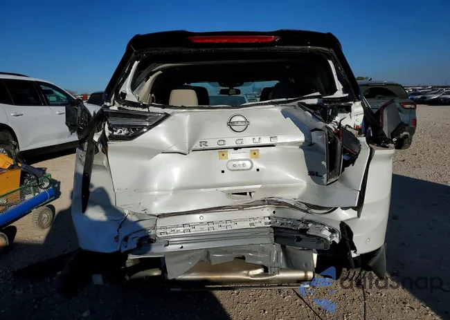 JN8BT3CA2RW002837: 76584415