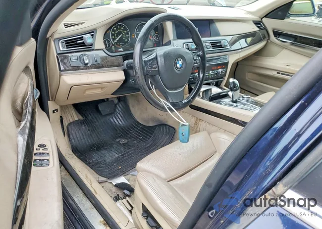 WBAKC8C54CC436498: 77979865