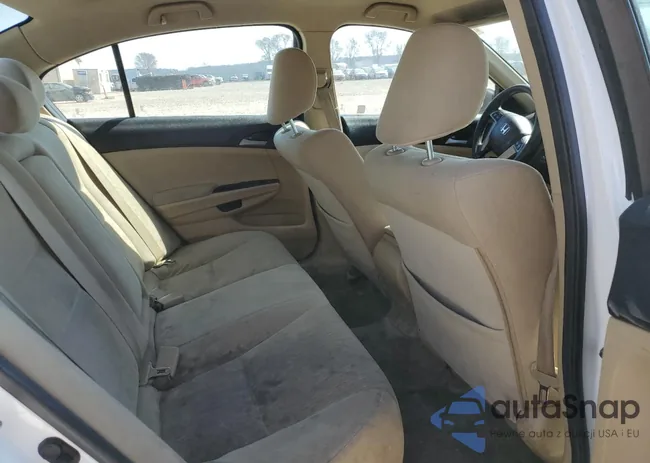 1HGCP2F43CA069568: 48812725