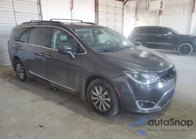 2C4RC1BG8HR569792: 48146855