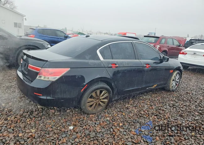 1HGCP2F83BA029072: 77803905