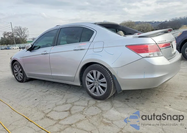 1HGCP2F82BA013395: 79201885