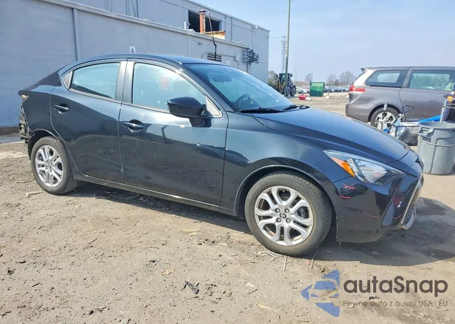 3MYDLBYV8JY318770: 41719506