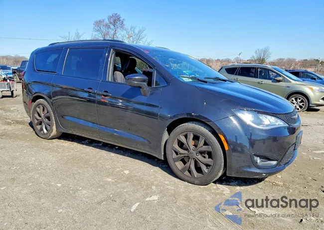 2C4RC1FG3JR263390: 42077926