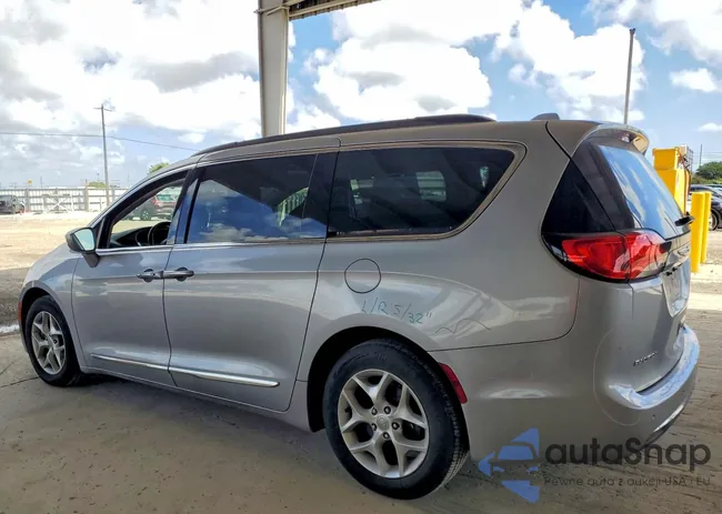 2C4RC1BG6HR784815: 41650906