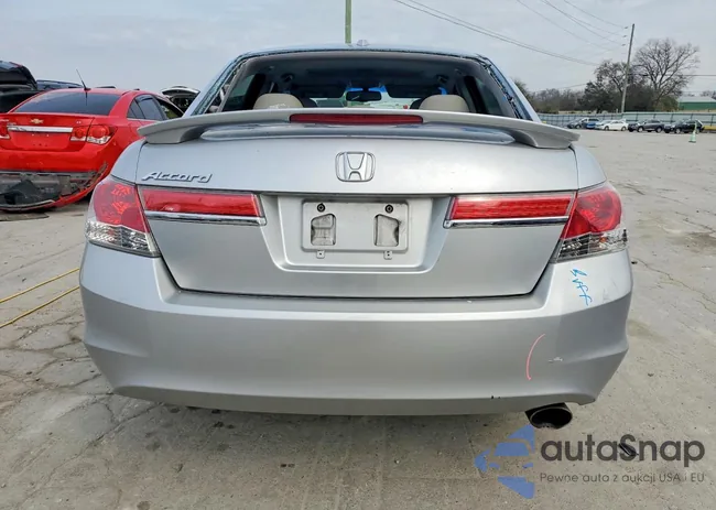 1HGCP2F82BA013395: 79201885