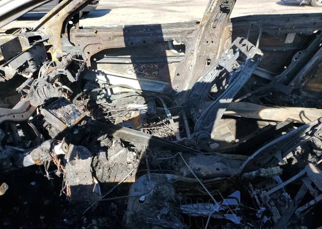 2C3CDXCT4DH696108: 96051495