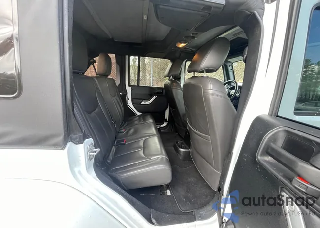 1C4BJWEG5GL215915: 52680895