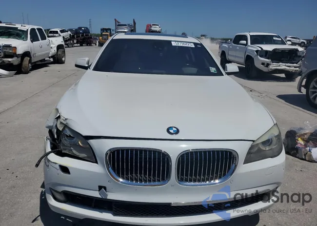 WBAKX8C59BC198179: 52796825