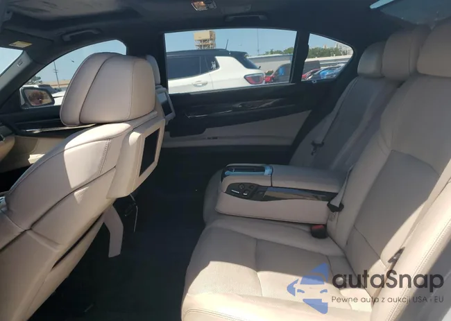 WBAKX8C59BC198179: 52796825