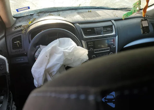 1N4AL3AP5GC122795: 52490925