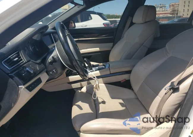 WBAKX8C59BC198179: 52796825