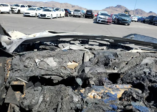 WBAVL1C5XFVY38233: 54693295