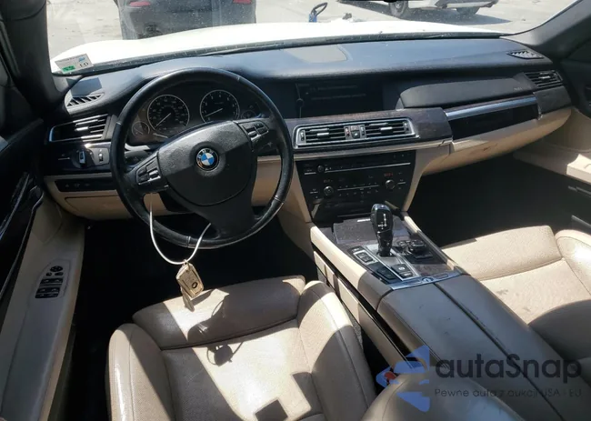 WBAKX8C59BC198179: 52796825