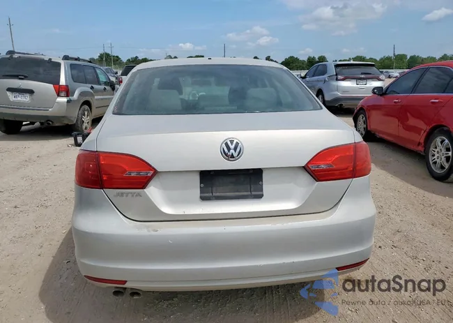 3VW2K7AJ4BM016704: 57724215