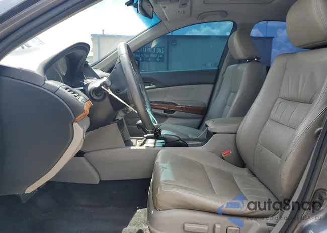 1HGCP3F83CA041553: 56416995