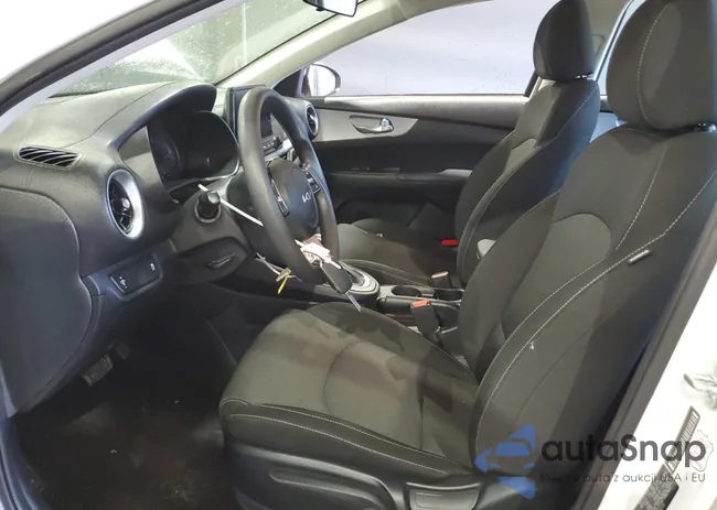 3KPF24AD2RE728775: 60685325