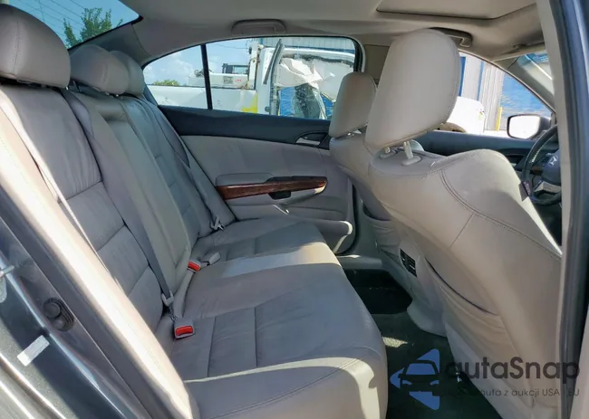 1HGCP2F89BA004712: 61594695