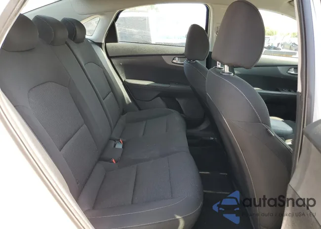 3KPF24AD6ME374865: 62896485