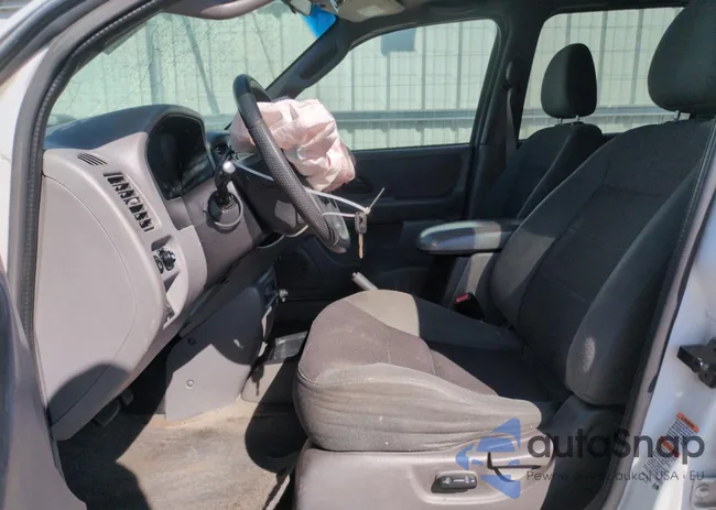 1FMCU04132KB74913: 61029445