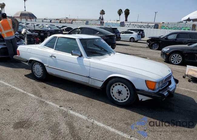 WDBBA48D0HA067593: 64834984