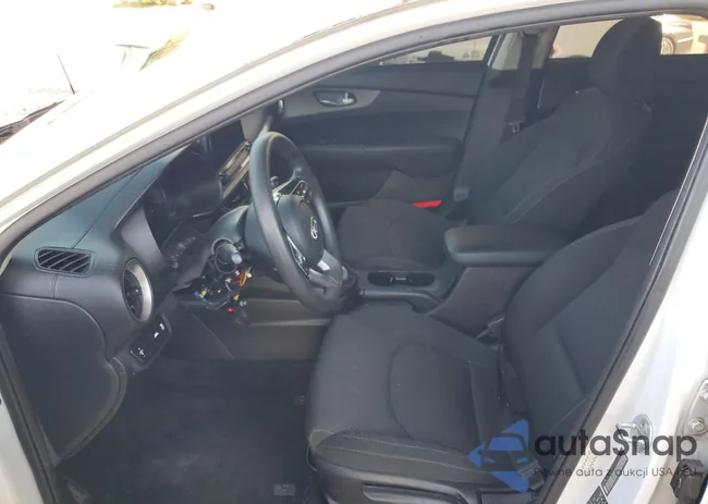 3KPF24AD5ME382648: 64165115