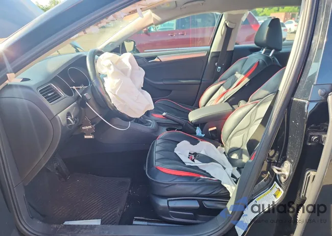 3VWD17AJ9FM295939: 66067185