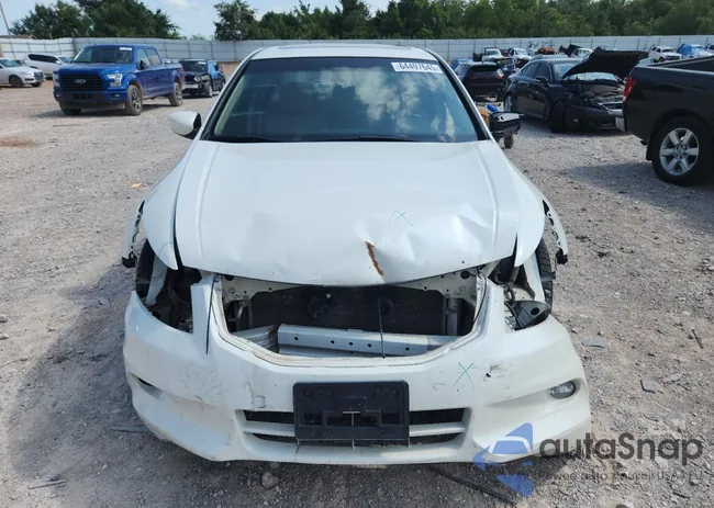 1HGCP3F82BA006243: 64497645