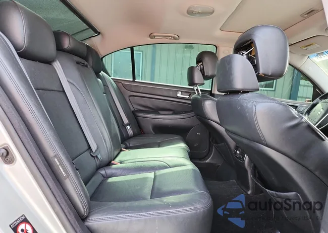 KMHGC4DD0DU214622: 65369175