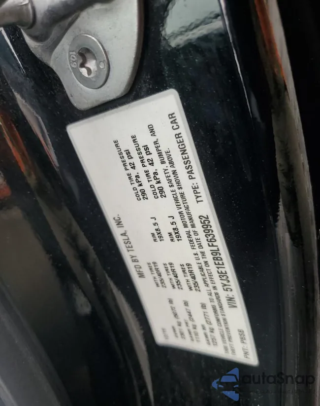 5YJ3E1EB9LF639952: 64718705