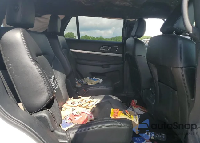 1FM5K8D86JGC68070: 64772195