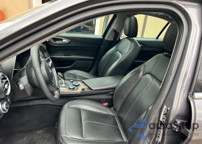 ZARFAEEN9H7544398: 64213065