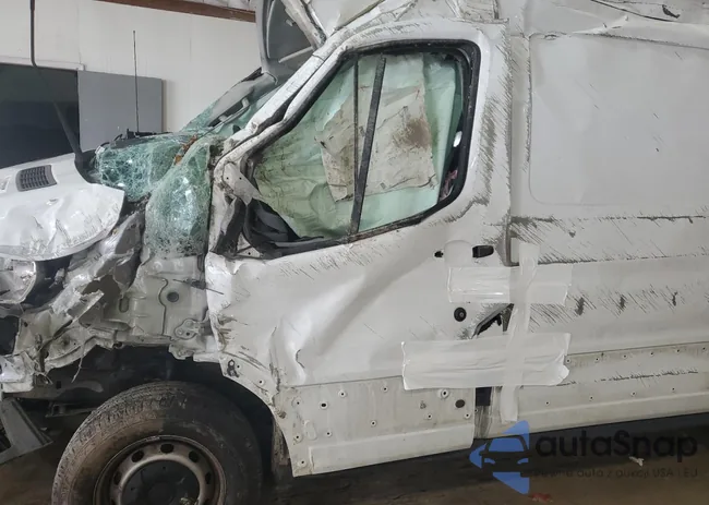 1FTYR1CG8HKA81563: 64495695