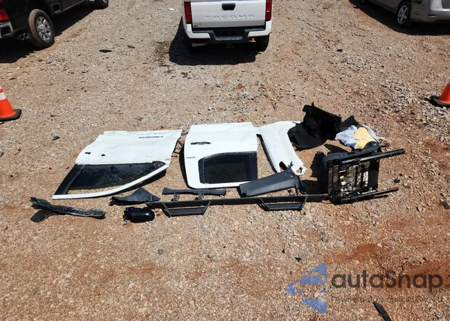 3TYLB5JN6RT040080: 63592565