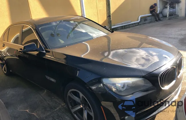 WBAKC8C58CC435970: 66735695