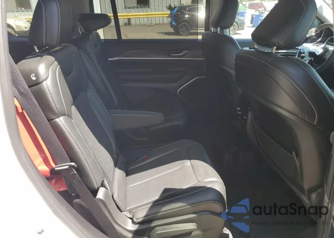 1C4RJKBG4P8813797: 64669885