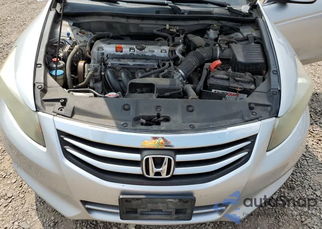 1HGCP2F30BA027400: 68146835