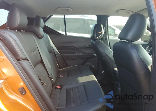 3N1CP5DV8LL576568: 64700885