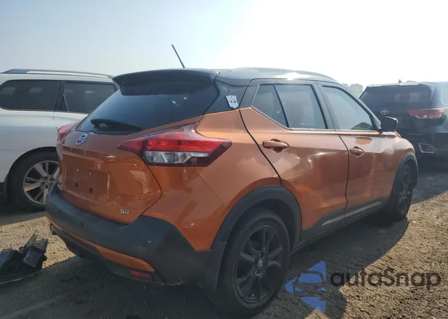 3N1CP5DV8LL576568: 64700885