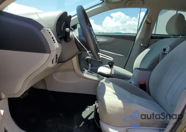 2T1BU4EE5DC961732: 67700345