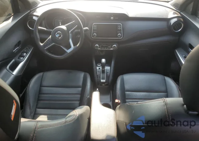 3N1CP5DV8LL576568: 64700885