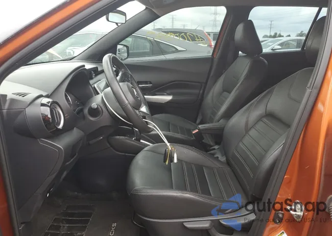 3N1CP5DV8LL576568: 64700885