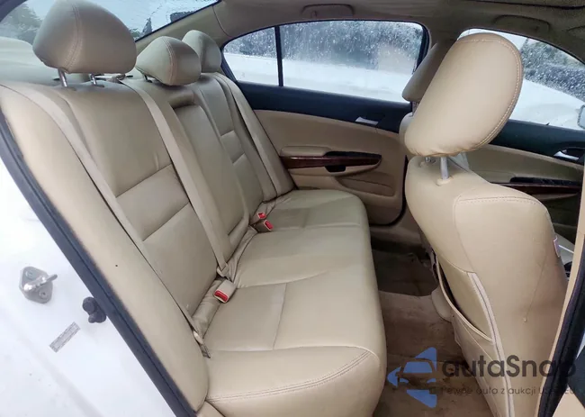 1HGCP2F76CA030760: 69729505