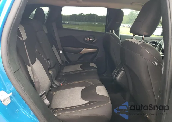 1C4PJLCB7JD552065: 70341595