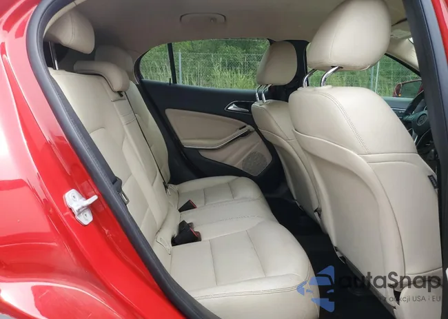 WDCTG4EB2FJ132829: 70482855