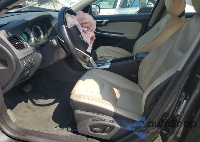 YV1622FS0C2142893: 68221935