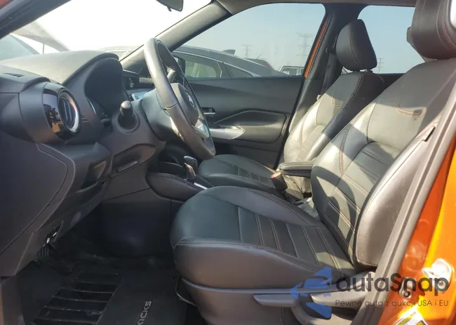 3N1CP5DV8LL576568: 64700885